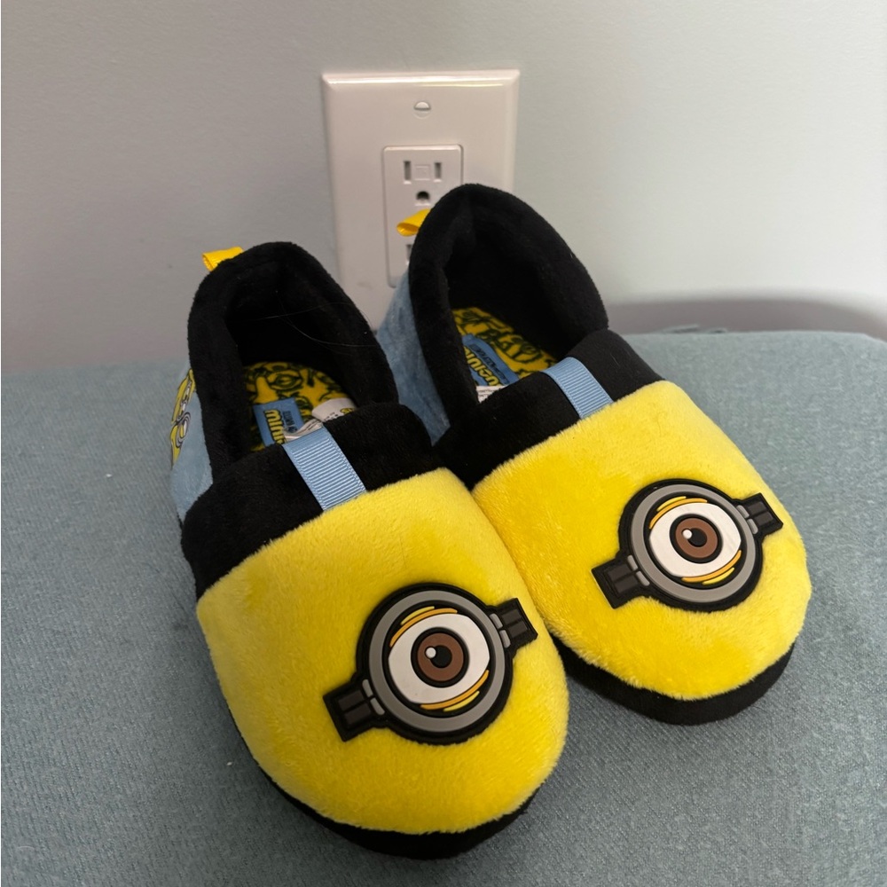 Minions Kids Slippers - 11-12 preschool size